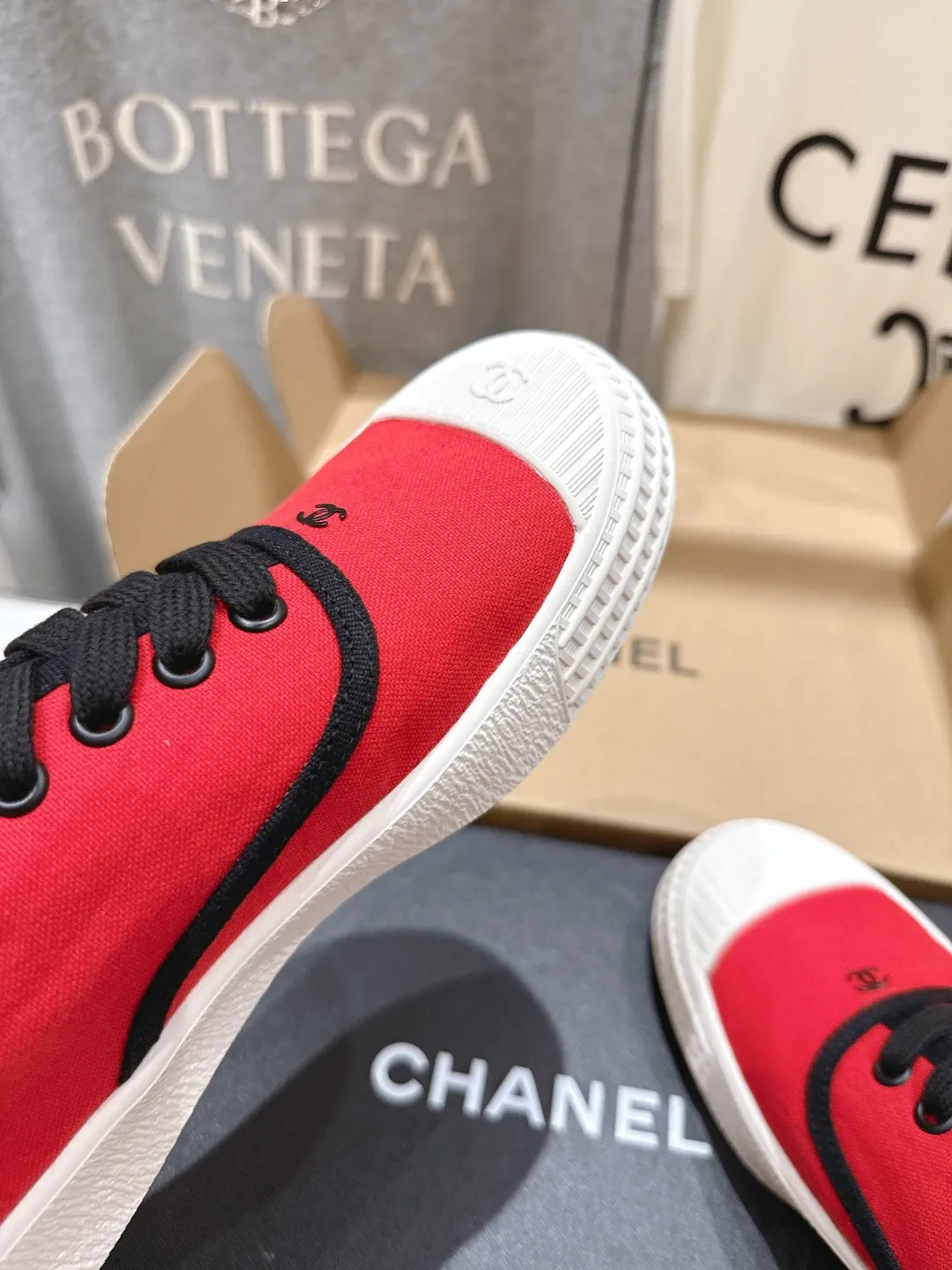 👟👟Ex-factory price 400👟👟 -Chanel* Xiaoxiang 2025ss latest casual shoes, currently super popular biscuit shoes. Internet celebrity Xiaohongshu is crazy about hot recommendations. The silly and cute style has a retro flavor! Special shape, very recognizable, slim and long legs, absolutely powerful, very comfortable to wear, good-looking, comfortable, and heightening. I must recommend it to everyone, the main feature of this year's series, minimalist style ✔Fabric: original customized canvas ✔Foot: water-dyed cowhide, comfortable foot feel ✔Outsole: molded high-elastic rubber platform outsole ✔Number: 35-39 (customized in 40)